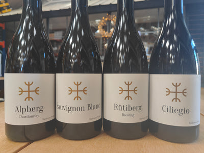 Du tilføjede <b><u>No added Sulfits - 4 flasker fra Hauksson Weine, Aargau, Schweiz</u></b> til kurven.